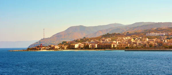 从Reggio Calabria号意大利渡船看到的风景 — 图库照片