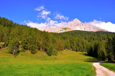 Dolomitler, İtalya 'da Latemar (obereggen) dağı