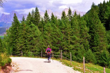İtalya 'yı terk etmek için dolomitik yol