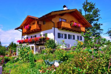 Nova Ponente Alto Adige İtalya 'daki karakteristik çiftlik