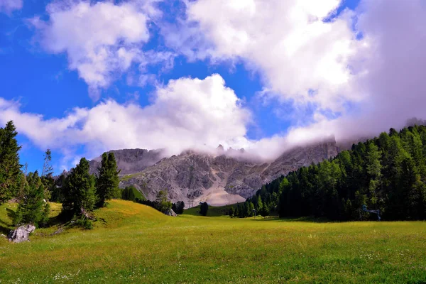 意大利Dolomites的Latemar Obereggen — 图库照片