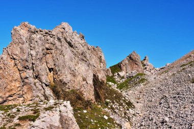 İtalya 'yı terk etmek için Pisa latemar (predazzo pampeago) kulesine doğru atlıyor.