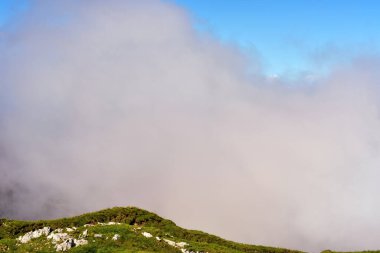 İtalya 'yı terk etmek için Pisa latemar (predazzo pampeago) kulesine doğru atlıyor.