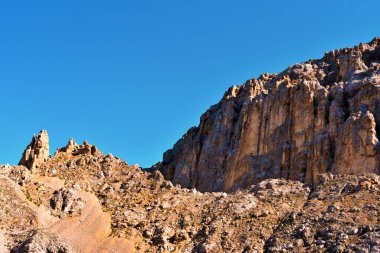 İtalya 'yı terk etmek için Pisa latemar (predazzo pampeago) kulesine doğru atlıyor.