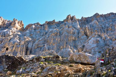 İtalya 'yı terk etmek için Pisa latemar (predazzo pampeago) kulesine doğru atlıyor.