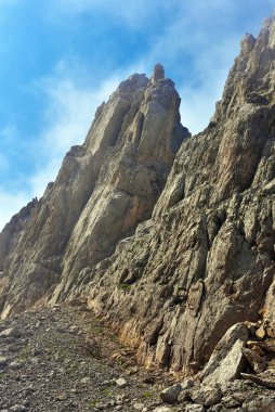 İtalya 'yı terk etmek için Pisa latemar (predazzo pampeago) kulesine doğru atlıyor.