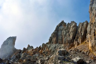 İtalya 'yı terk etmek için Pisa latemar (predazzo pampeago) kulesine doğru atlıyor.