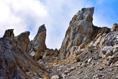 İtalya 'yı terk etmek için Pisa latemar (predazzo pampeago) kulesine doğru atlıyor.