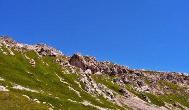 İtalya 'yı terk etmek için Pisa latemar (predazzo pampeago) kulesine doğru atlıyor.