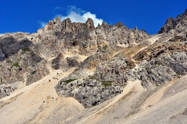 İtalya 'yı terk etmek için Pisa latemar (predazzo pampeago) kulesine doğru atlıyor.