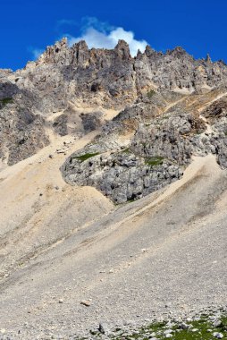 İtalya 'yı terk etmek için Pisa latemar (predazzo pampeago) kulesine doğru atlıyor.