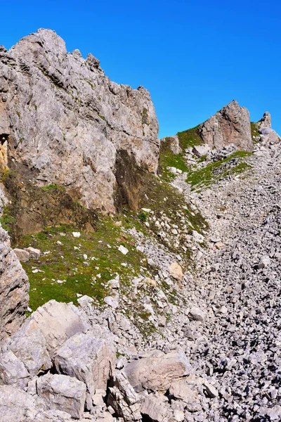 Salta Hacia Torre Ruta Refugio Pisa Latemar Predazzo Pampeago Dolomites —  Fotos de Stock