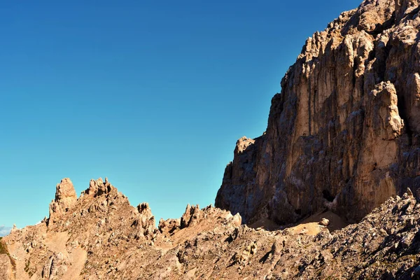 Скачки Башне Убежища Пизы Latemar Predazzo Pampeago Dolomites Alto Adige — стоковое фото