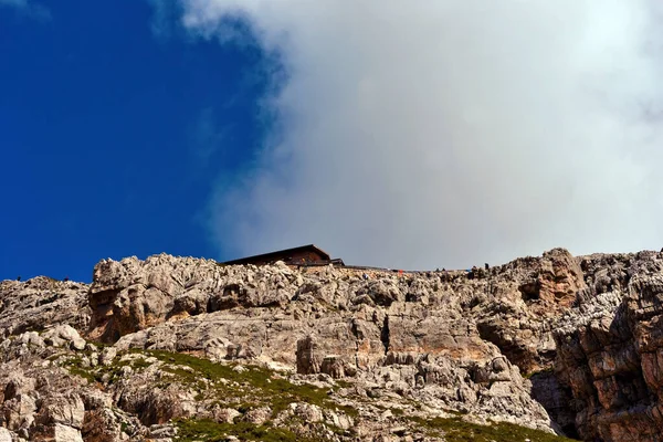 Hoppar Mot Tillflyktsort Stigen Tornet Pisa Latemar Predazzo Pampeago Dolomiter — Stockfoto