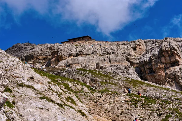 Salta Verso Rifugio Sentiero Torre Pisa Latemar Predazzo Pampeago Dolomiti — Foto Stock