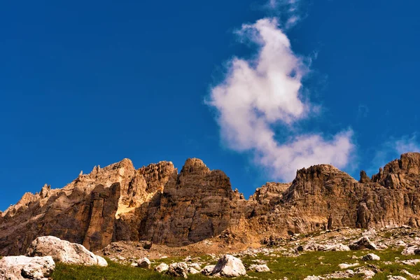 Skoky Směrem Útočišti Stezka Věž Pisa Latemar Predazzo Pampeago Dolomites — Stock fotografie