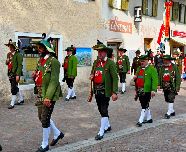 Letní Festival Schuetzen Procesí Koncertem Hudební Skupiny Srpna 2019 Collepetra — Stock fotografie