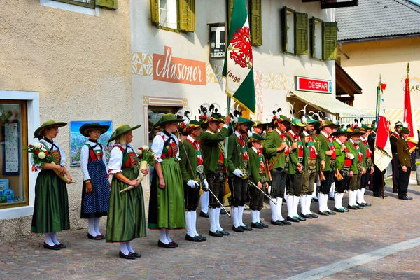 Letní Festival Schuetzen Procesí Koncertem Hudební Skupiny Srpna 2019 Collepetra — Stock fotografie