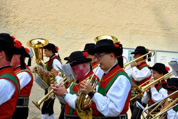 Letní Festival Schuetzen Procesí Koncertem Hudební Skupiny Srpna 2019 Collepetra — Stock fotografie