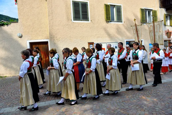 Letní Festival Schuetzen Procesí Koncertem Hudební Skupiny Srpna 2019 Collepetra — Stock fotografie