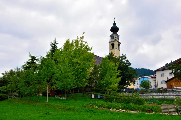 Kościół San Lorenzo Panorama Wsi Folgaria Trento Włochy — Zdjęcie stockowe