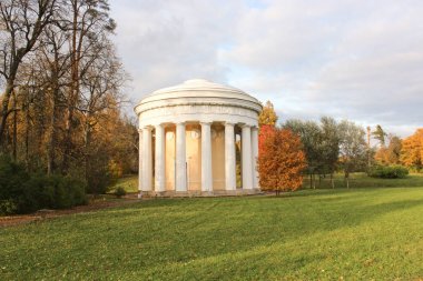 Pavlovsk Park dostluk Tapınağı