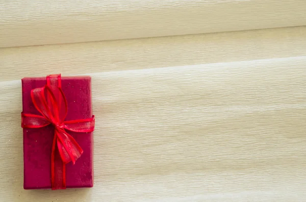 Gift in red box with ribbon — Φωτογραφία Αρχείου