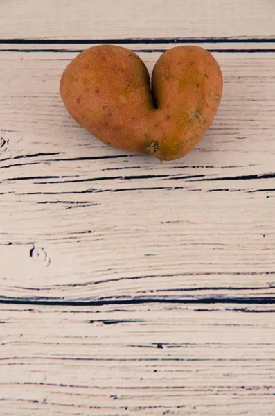 Heart shape from potato — Stock Photo, Image