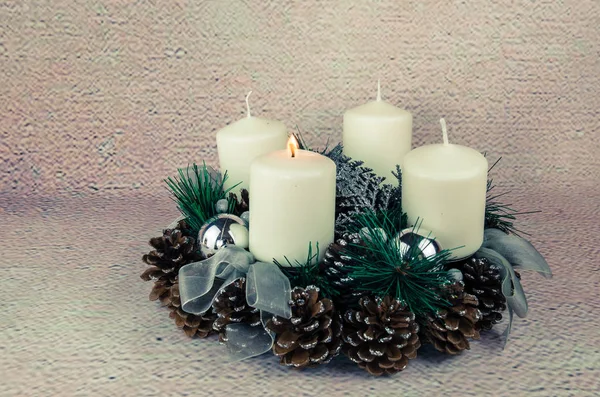 Adventskranz mit Kerzen — Stockfoto