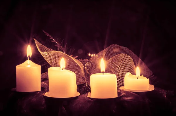 Advent mumlar çelenk