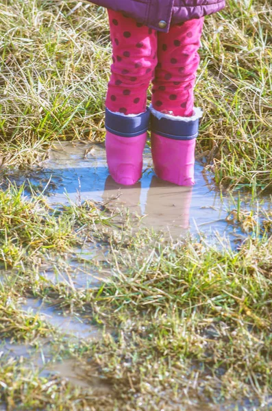 pembe lastik çizmeler