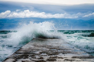 büyük su sıçrama