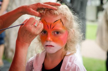 Çocuk yüz boyama ile