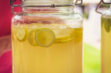 cam kavanozlarda narenciye limonata