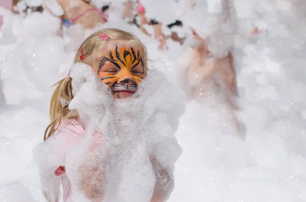 Kid Tiger Face Painting Foam — Stock Photo, Image