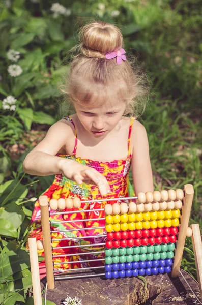 Räkna i abacus — Stockfoto