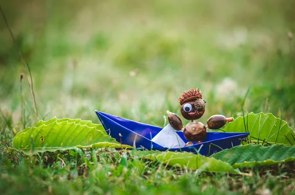 Chestnut pirate figure in the boat — Stock Photo, Image