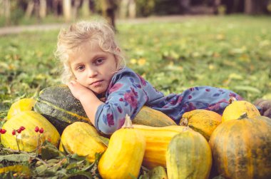 sonbahar halloween pumpkins ile poz