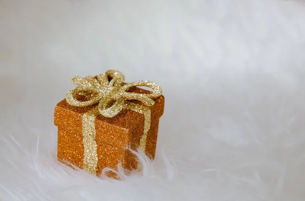 Orange Weihnachtsgeschenkschachtel — Stockfoto