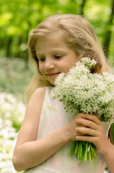 Kid with white flowers — Stock Photo, Image