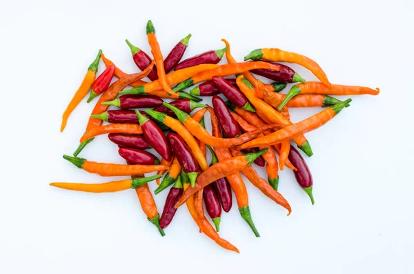 Baharatlı renkli kırmızı ve turuncu biber biber sebze grubu