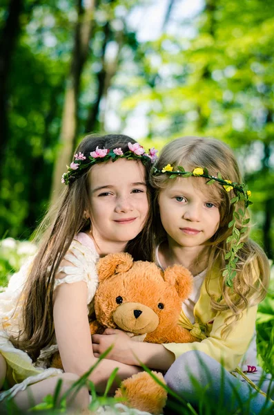 Two beautiful girls with teddy bear — Stock Photo, Image