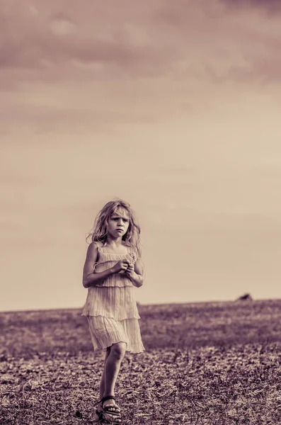 Strange image of girl alone in the field — Stock Photo, Image