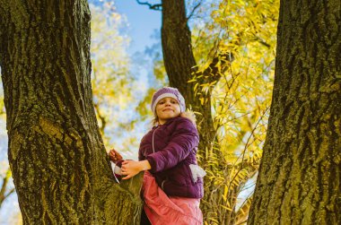 Kuş bakışı bakıyorum.