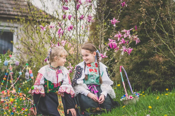 Páscoa trajes populares tradicionais na Eslováquia, Europa — Fotografia de Stock