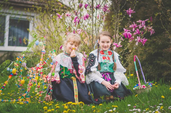 Velikonoční tradiční kroje na Slovensku, Evropa — Stock fotografie