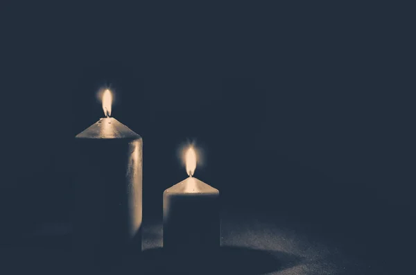 Dos Velas Cera Ardiente Iluminadas Con Fondo Copia Negro Monocromo — Foto de Stock