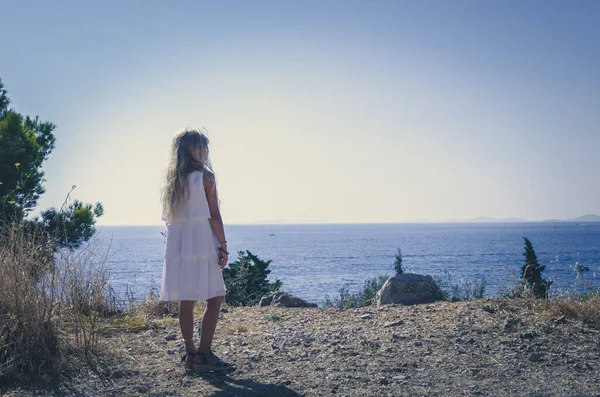 Прелестная Маленькая Девочка Наслаждается Отдыхом Моря Хорватии — стоковое фото
