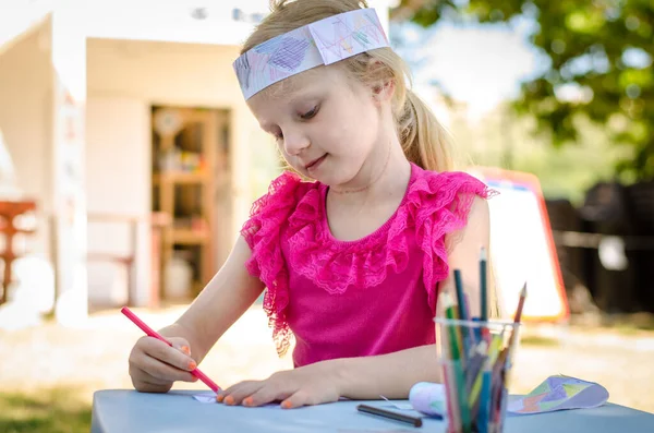 Cute Girl Sitting Outdoors Coloring Pencils — Stock Photo, Image