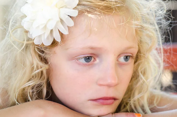 Close Crianças Enfrentam Com Expressão Triste Pensativa — Fotografia de Stock